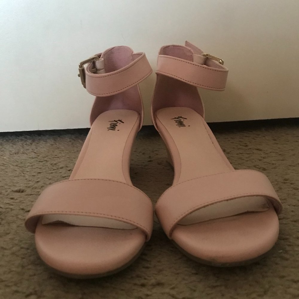 Fioni Light Pink Open-toe Wedge Sandals